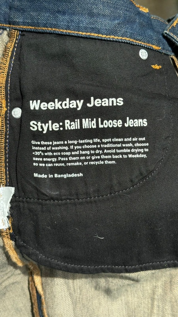 weekday1 Yellowish wash jeans surplus