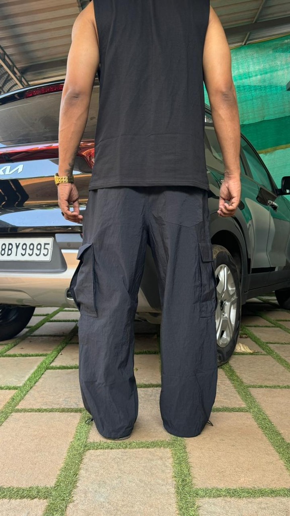 Black Korean parachute pants CARGO