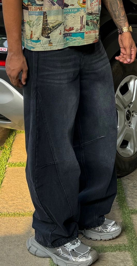 Barrel fit  Black jeans