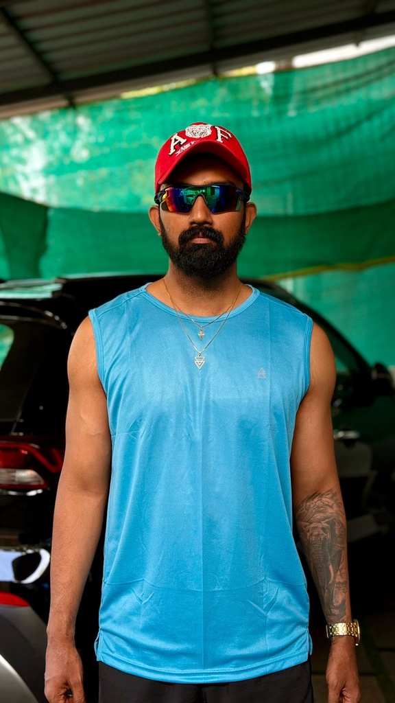 Sports blue sleeveles tshirt
